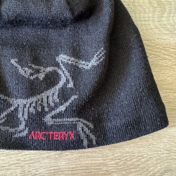 Bird Head Toque - Picture 3 of 4